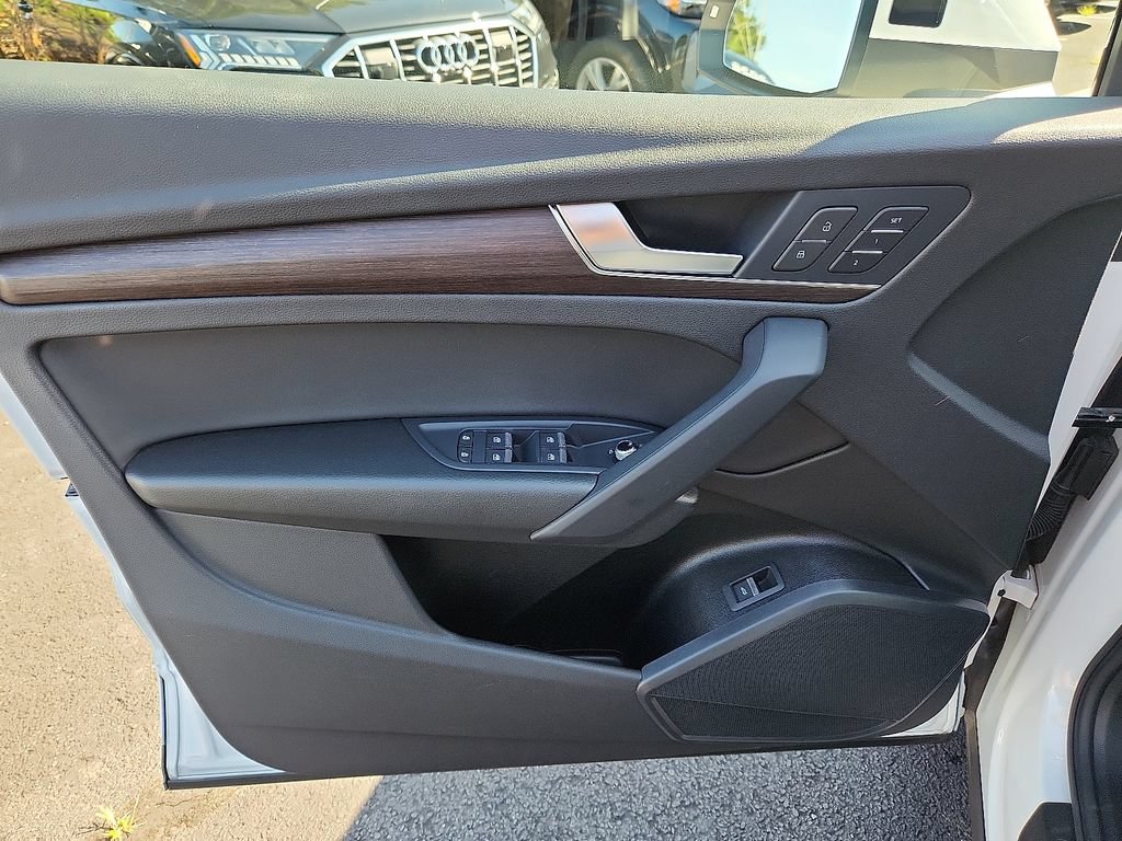 Used 2024 Audi Q5 Premium AWD/4WD image 17