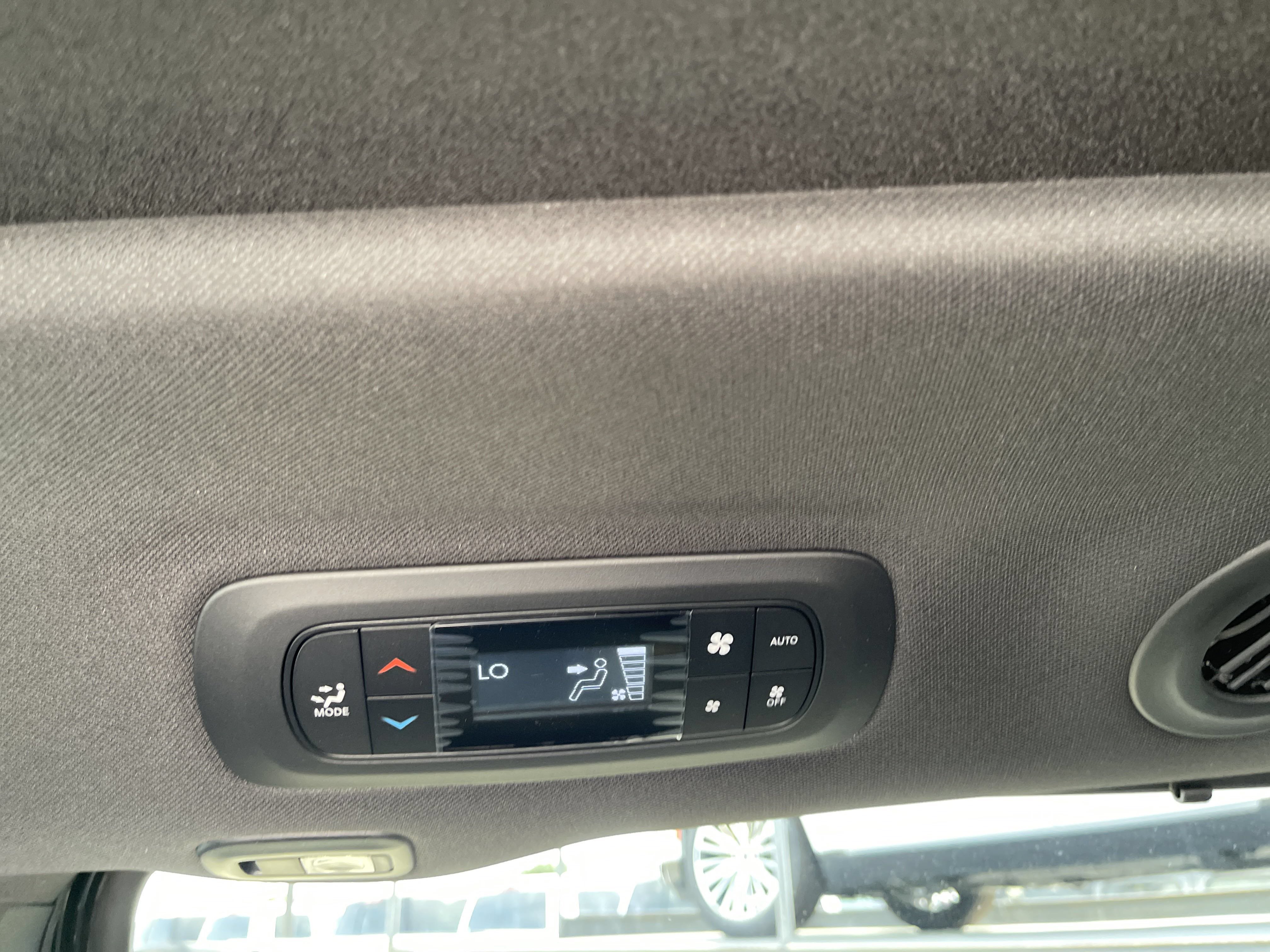 New 2025 Chrysler Pacifica Limited FWD image 36