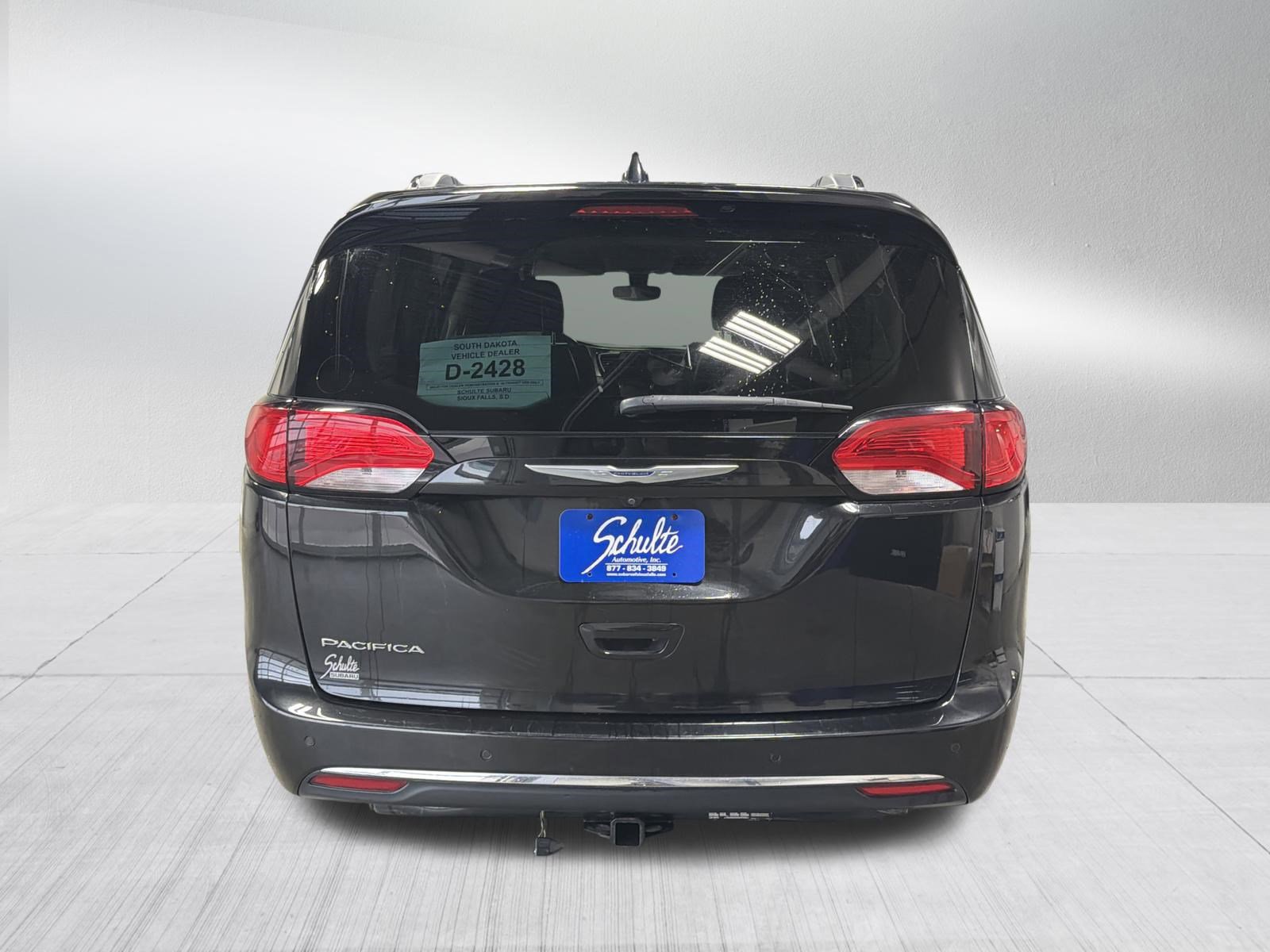 Used 2019 Chrysler Pacifica Touring-L image 6