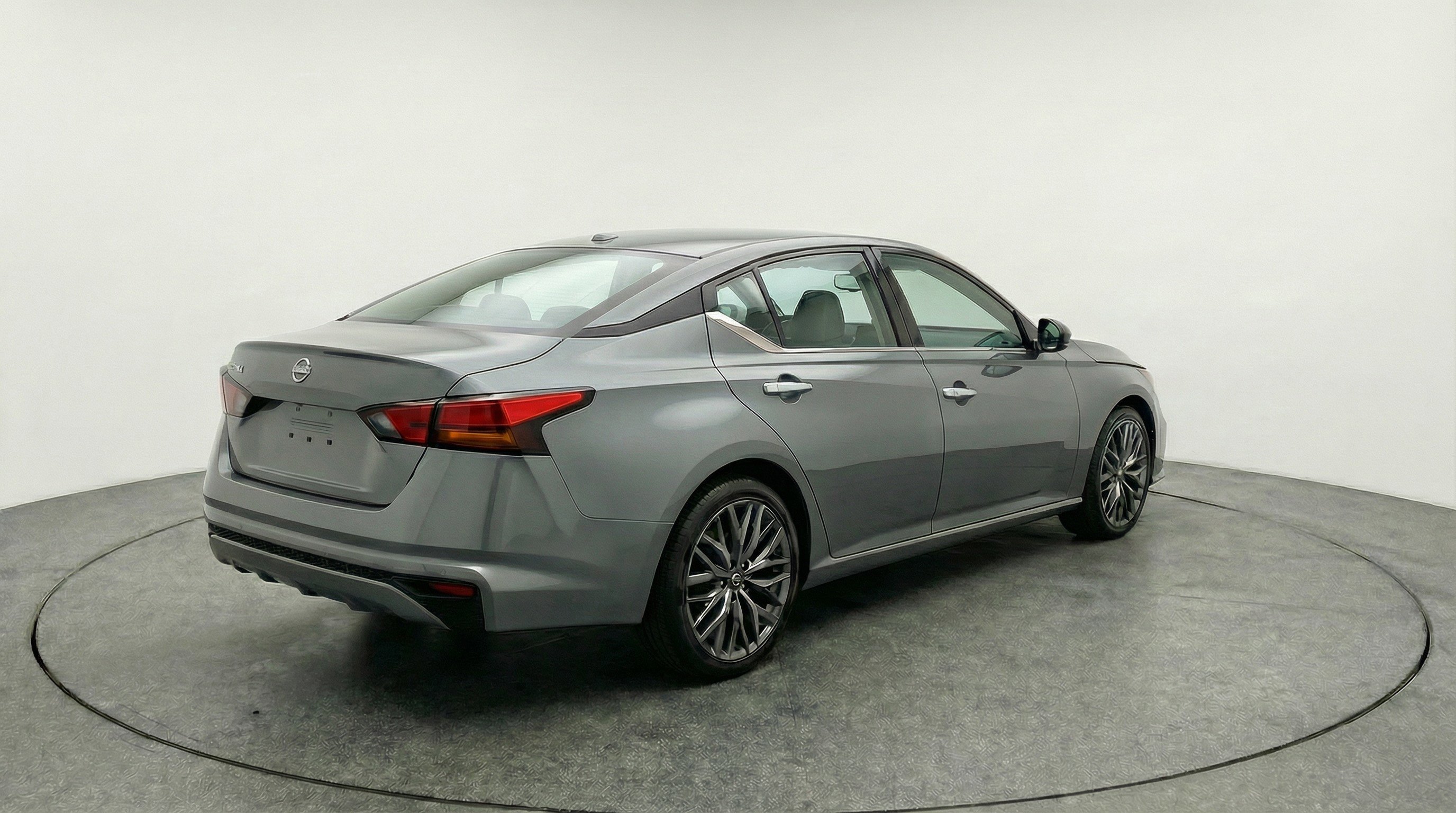 Used 2025 Nissan Altima 2.5 SV image 9