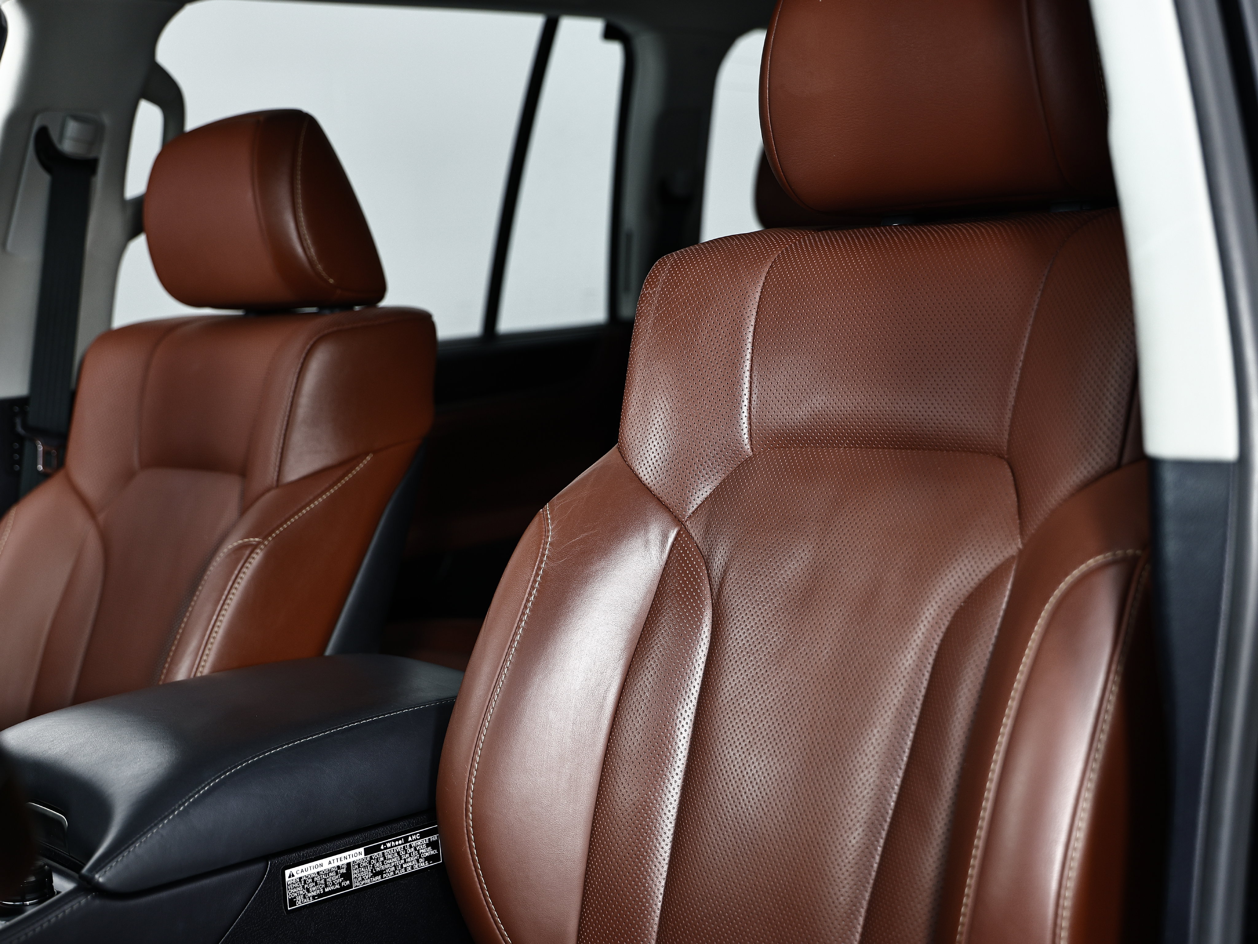 Used 2019 Lexus LX 570 4WD w/ Luxury Package image 26