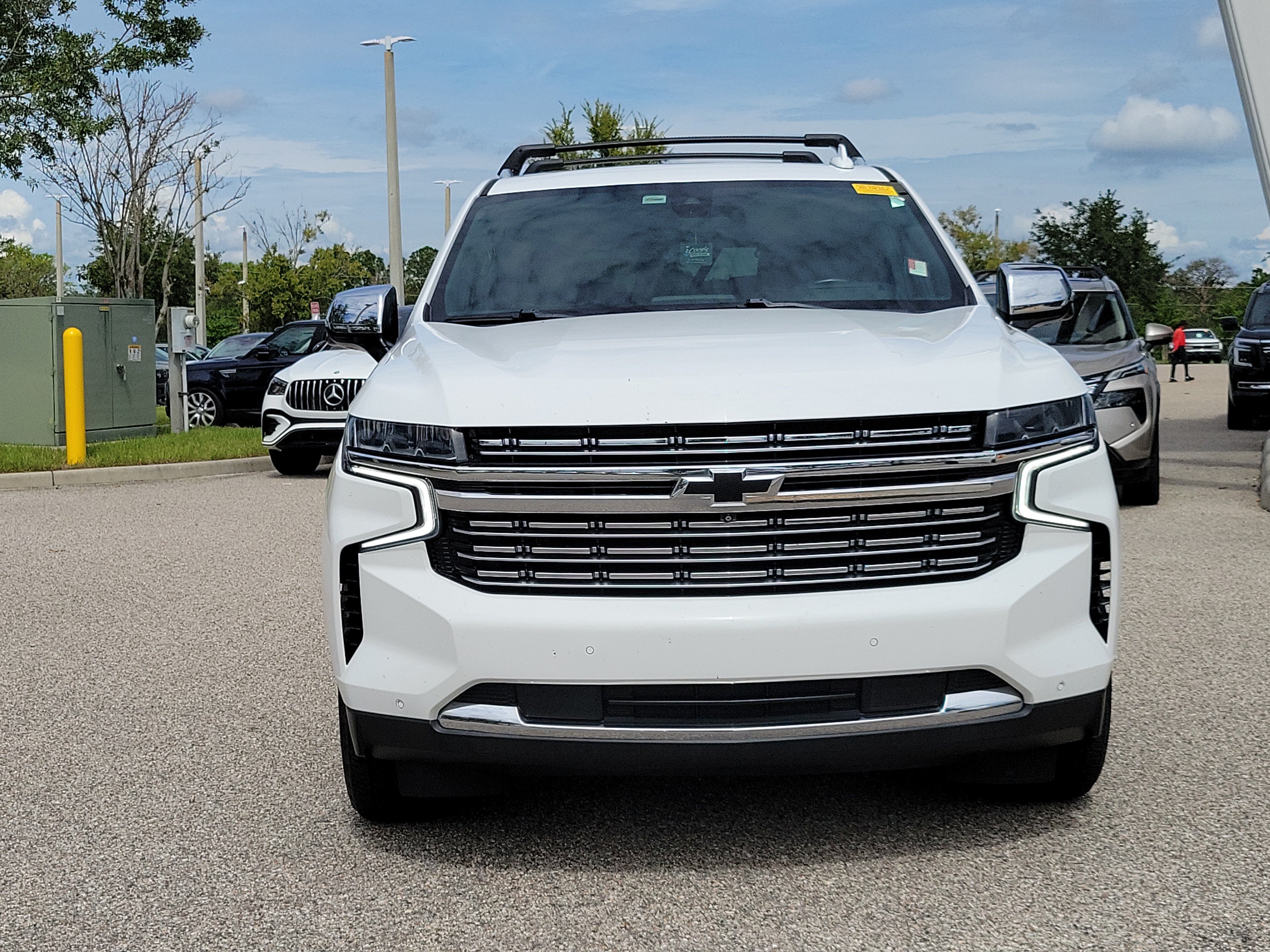 Used 2021 Chevrolet Suburban Premier w/ Premium Package AWD/4WD image 2