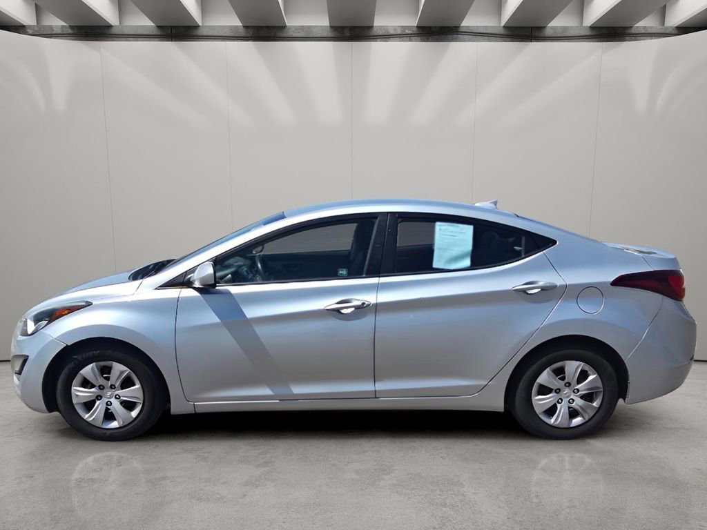 Used 2016 Hyundai Elantra SE image 2