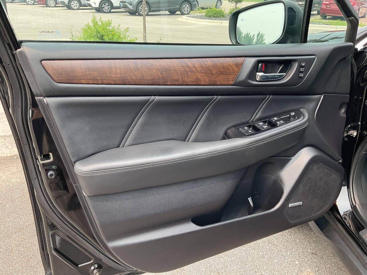 Used 2018 Subaru Outback 3.6R Limited AWD/4WD image 28