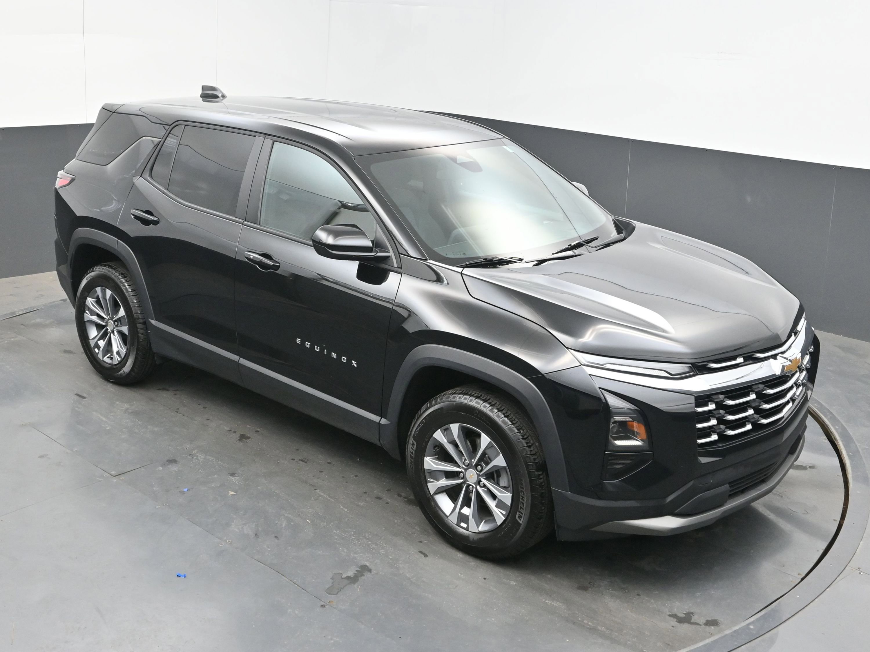 Used 2025 Chevrolet Equinox LT image 32