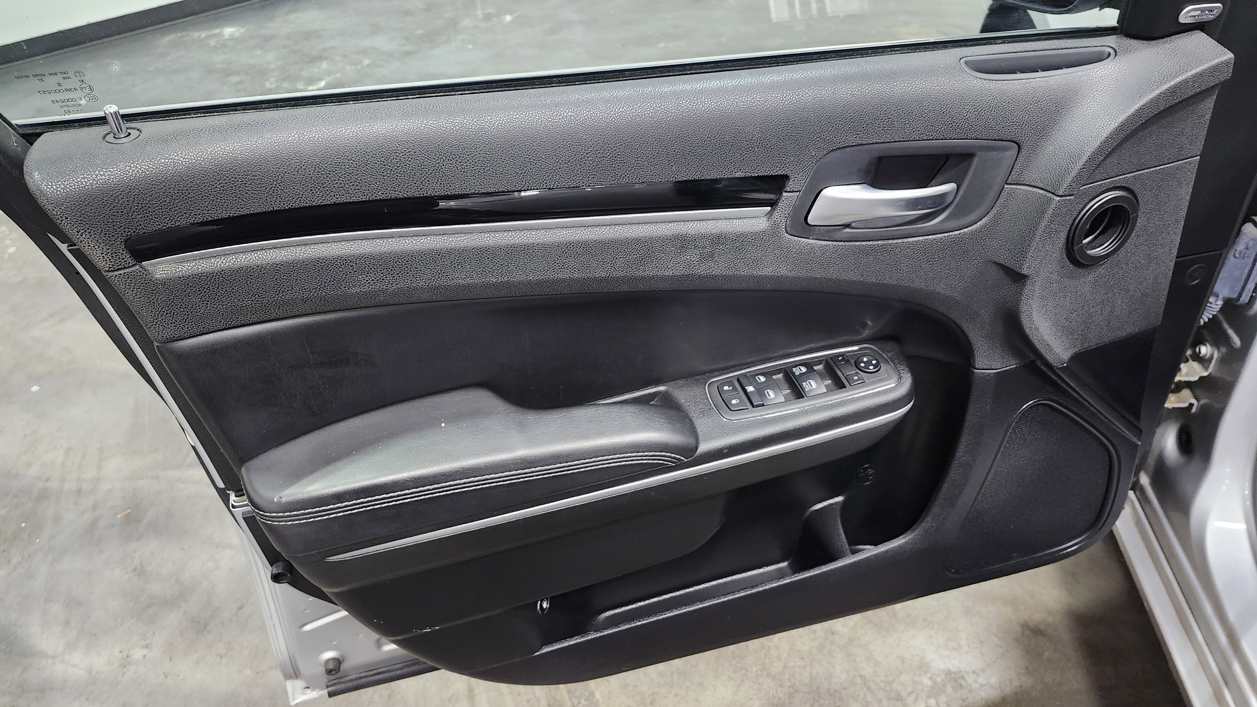 Used 2023 Chrysler 300 S image 27