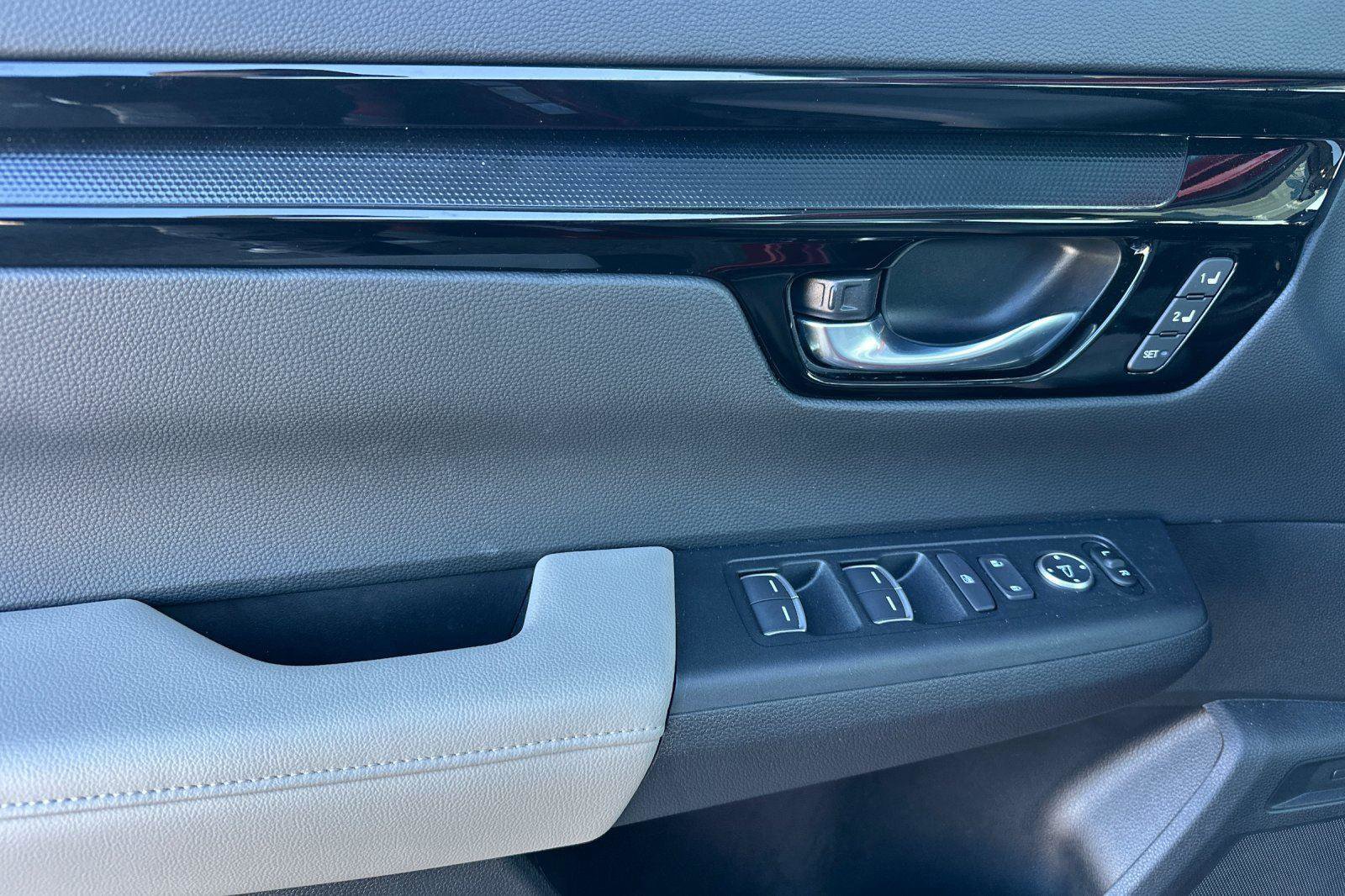 Used 2025 Honda CR-V EX-L image 11