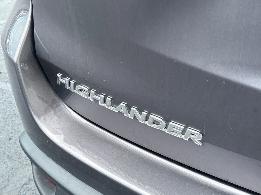Used 2019 Toyota Highlander XLE FWD image 35