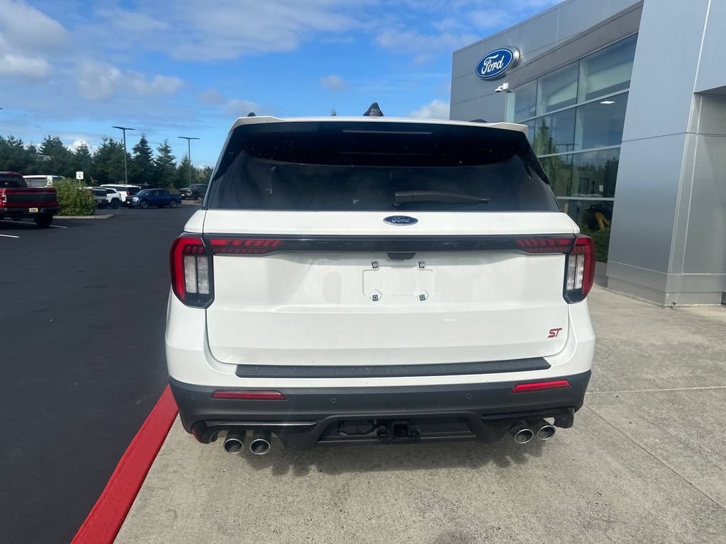 Used 2025 Ford Explorer ST AWD/4WD image 3