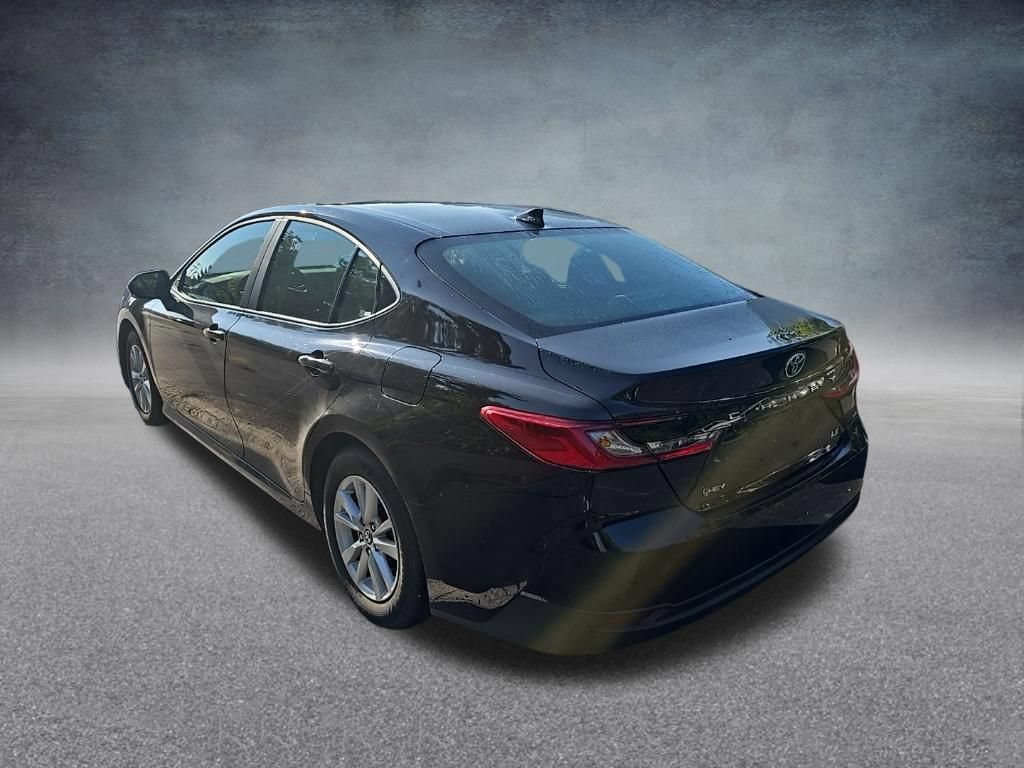 Used 2025 Toyota Camry LE FWD image 5