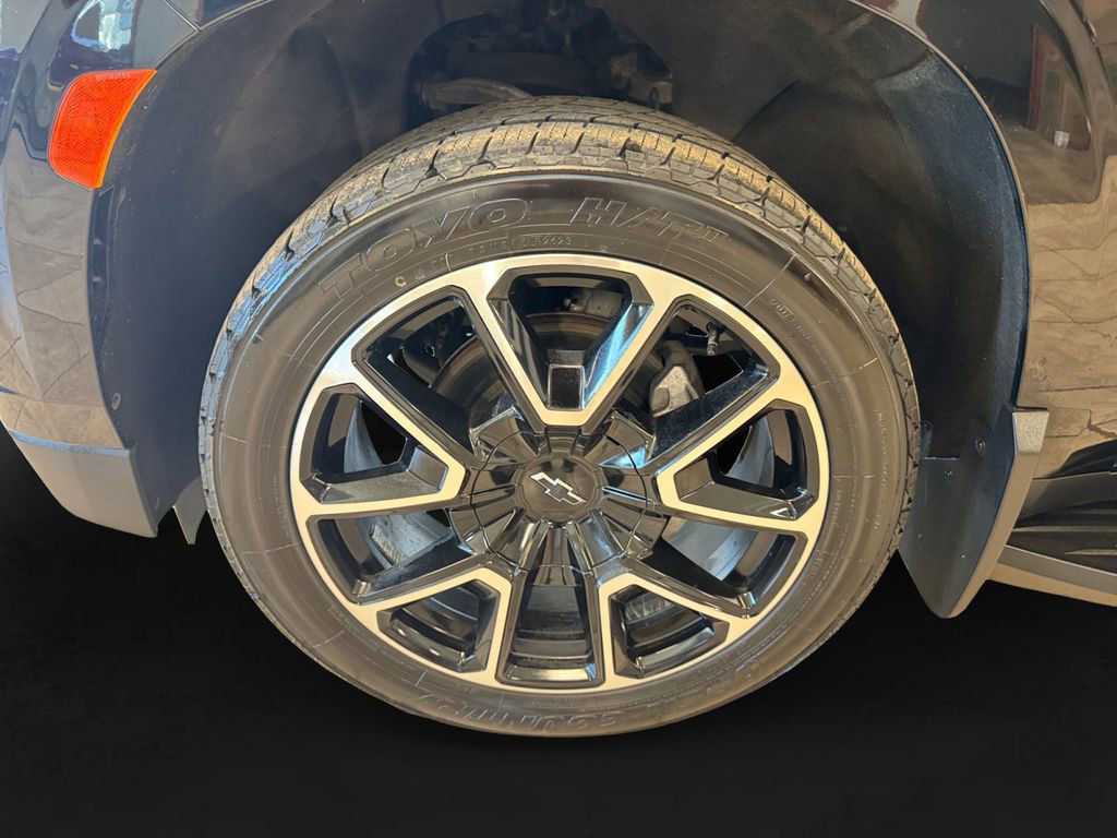 Used 2021 Chevrolet Suburban RST w/ Luxury Package AWD/4WD image 9