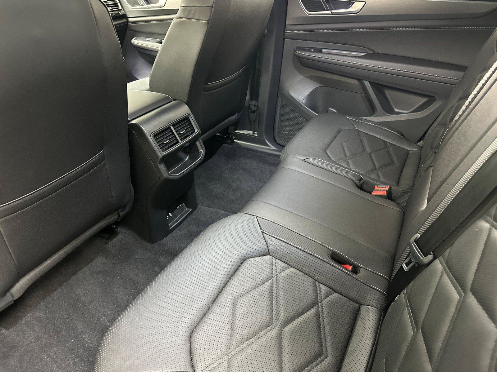 New 2026 Volkswagen Atlas Cross Sport SE AWD/4WD image 11