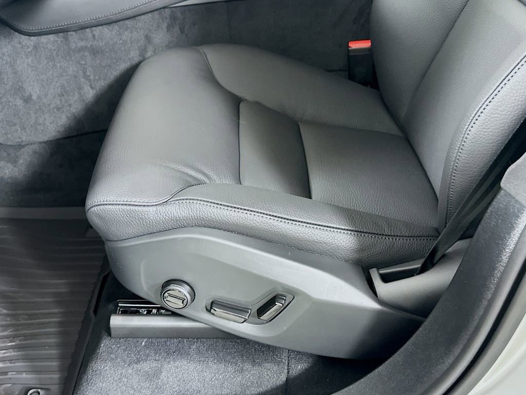 Used 2025 Volvo XC90 T8 Plus w/ Protection Package Premier image 9