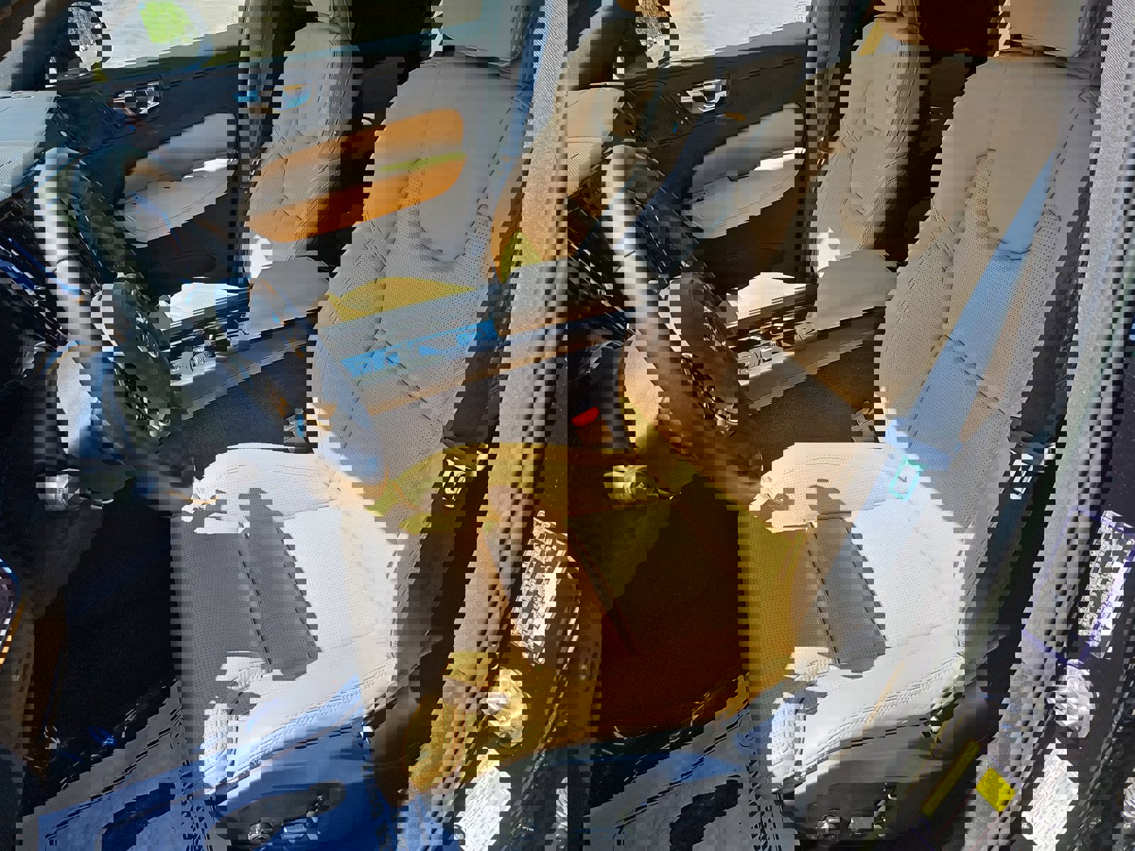 Used 2023 Volvo XC60 B5 Ultimate w/ Protection Package Premier FWD image 16