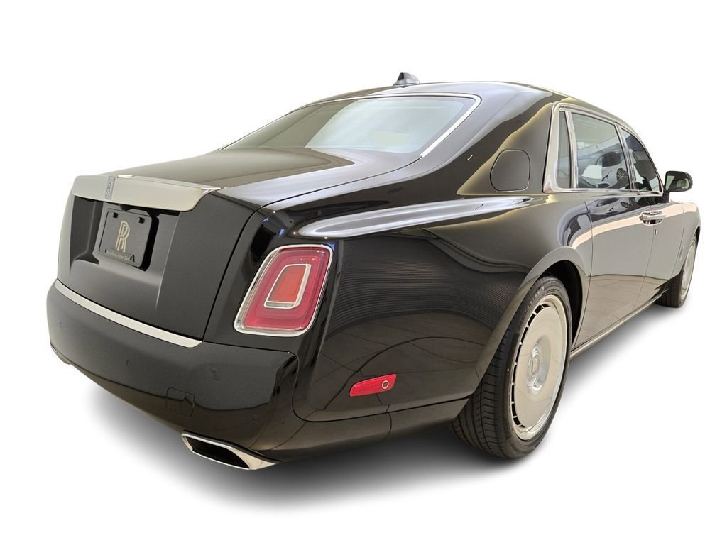 New 2026 Rolls-Royce Phantom Extended Wheelbase image 2