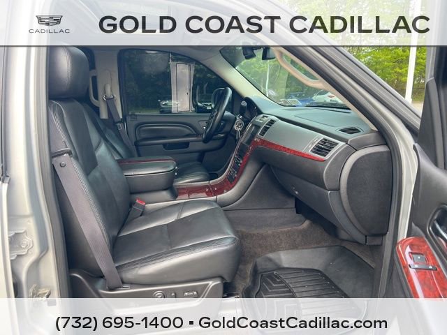 Used 2011 Cadillac Escalade ESV Luxury AWD/4WD image 6