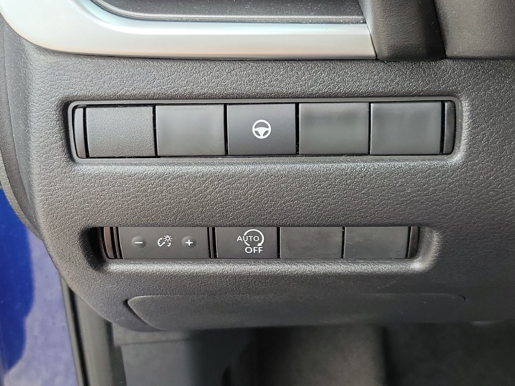 Used 2023 Nissan Rogue SV FWD image 31