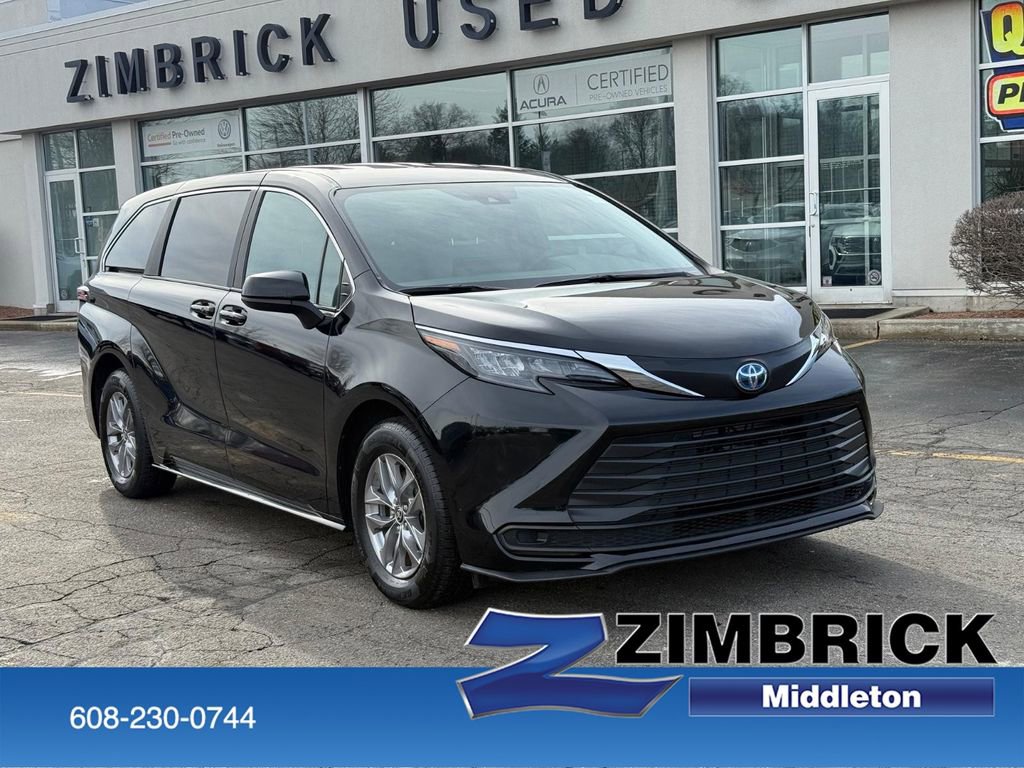 Used 2025 Toyota Sienna LE FWD image 1
