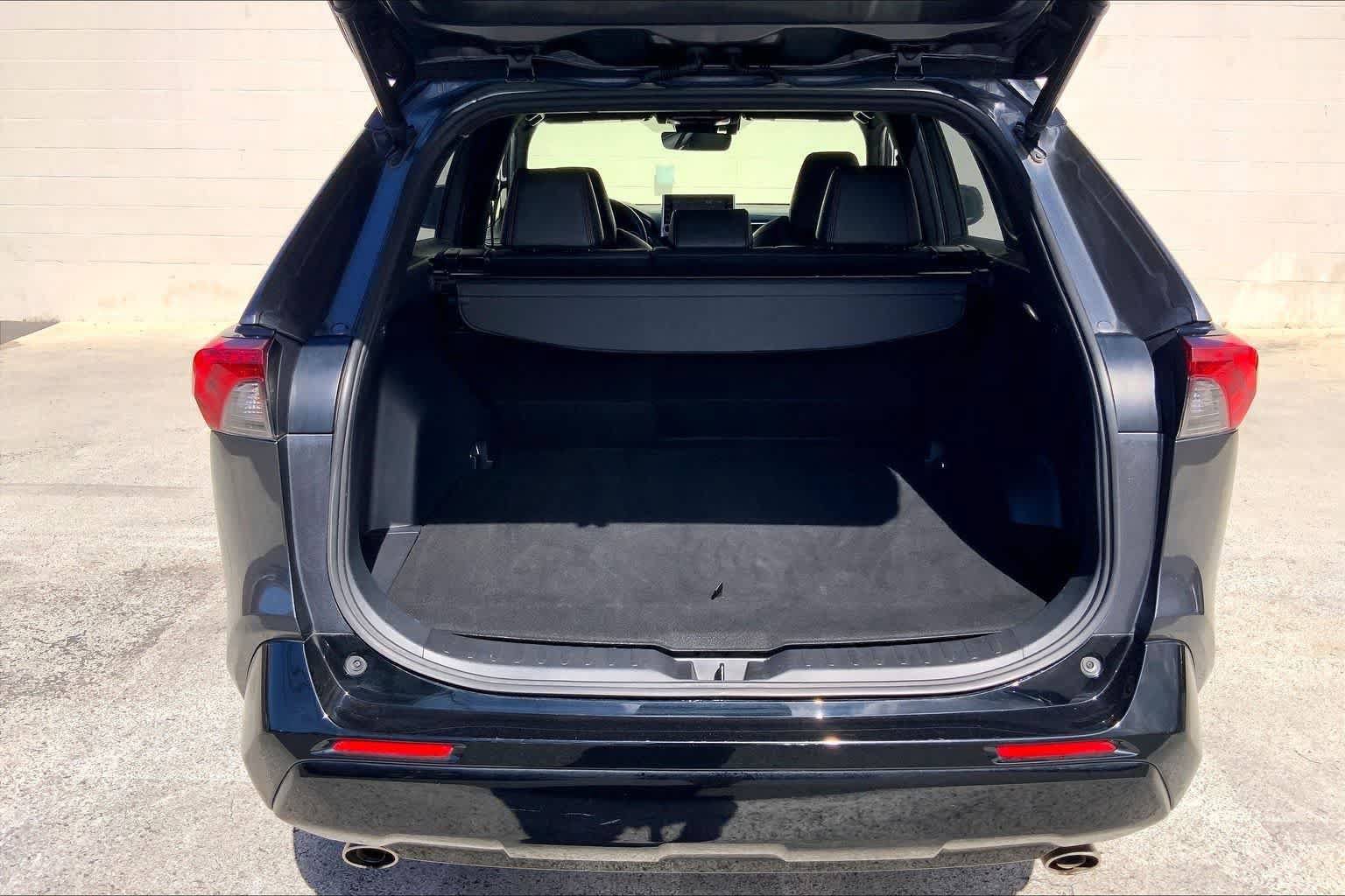 Used 2022 Toyota RAV4 XSE AWD/4WD image 18