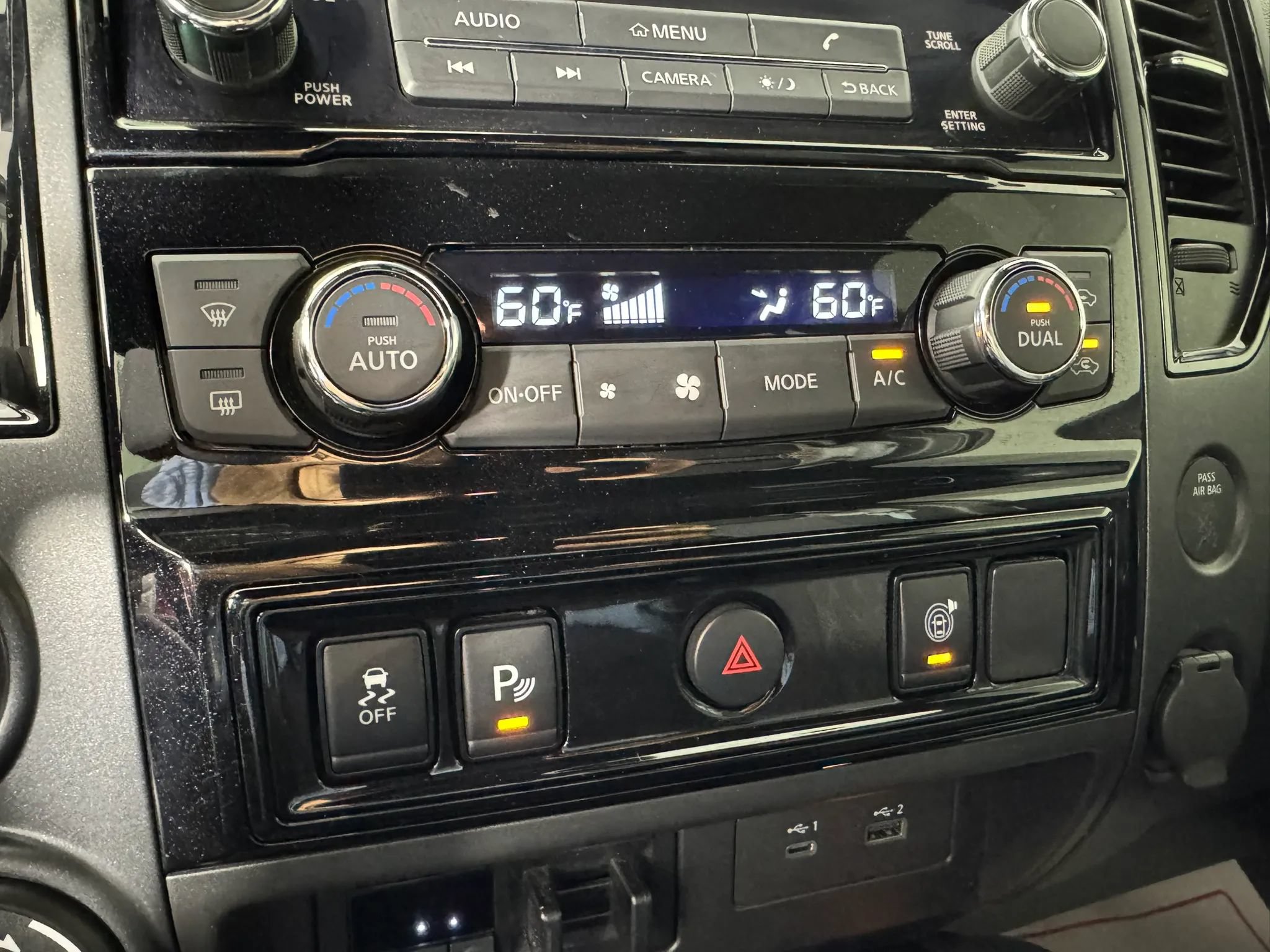 Used 2024 Nissan Titan SV w/ SV Convenience Package AWD/4WD image 21