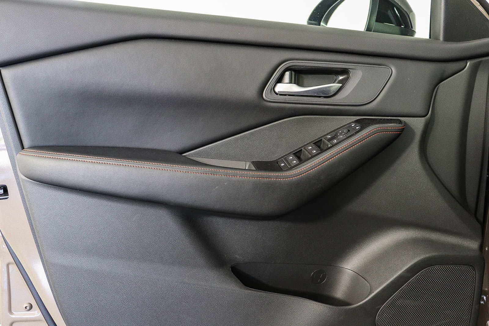 Certified 2025 Nissan Rogue SV AWD/4WD image 18