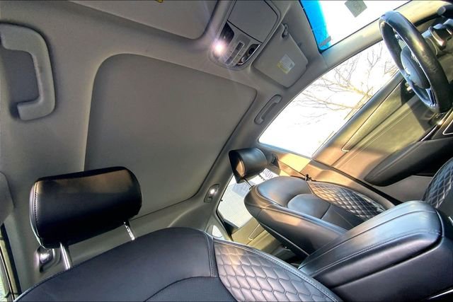 Used 2018 Kia Cadenza Limited image 12