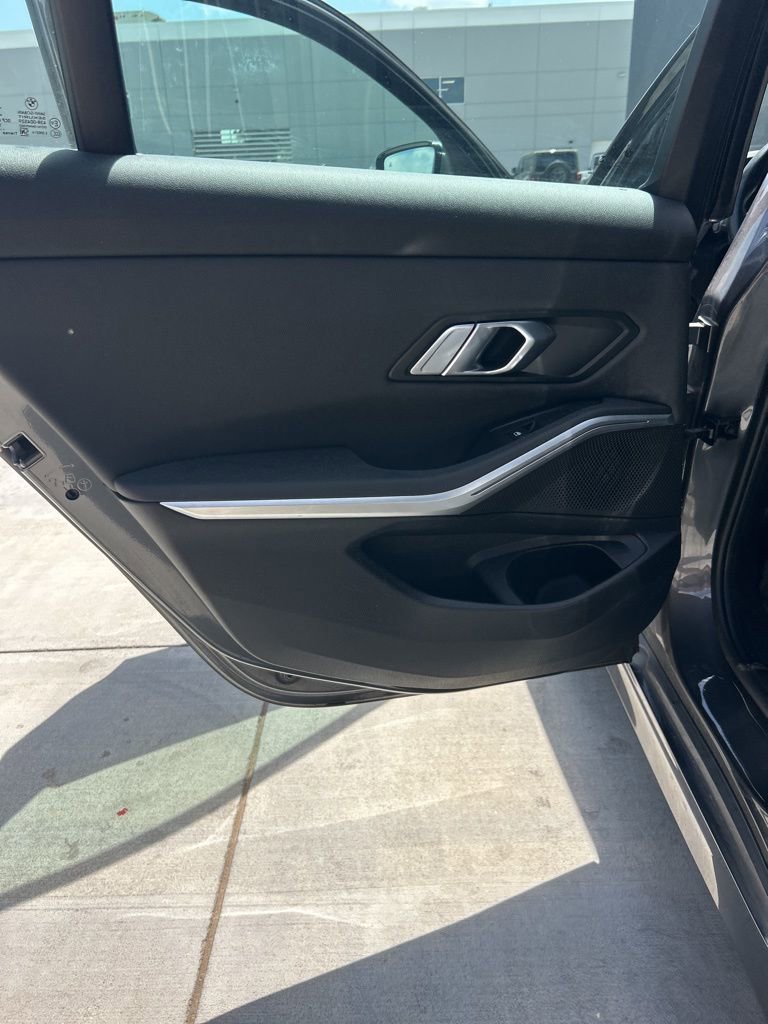 Used 2020 BMW 330i Sedan w/ Premium Package image 11
