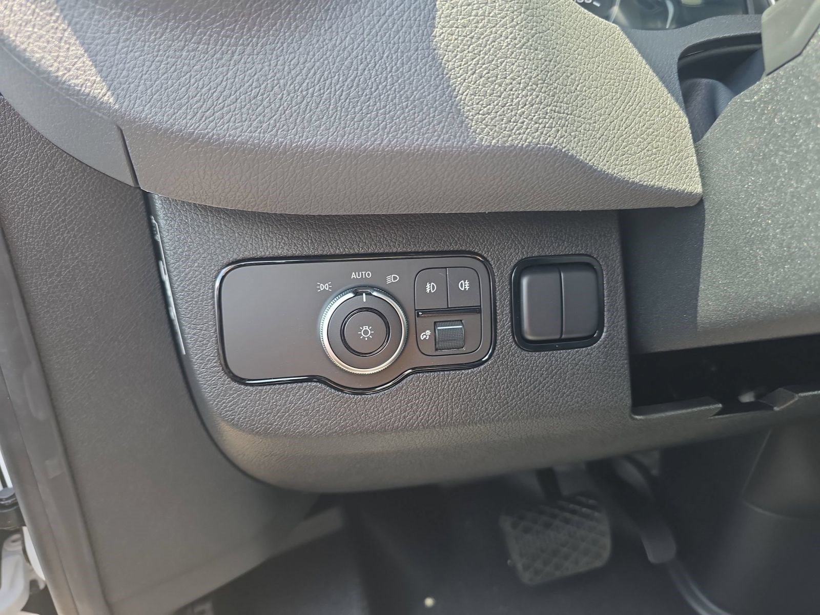Used 2025 Mercedes-Benz Sprinter 2500 image 16