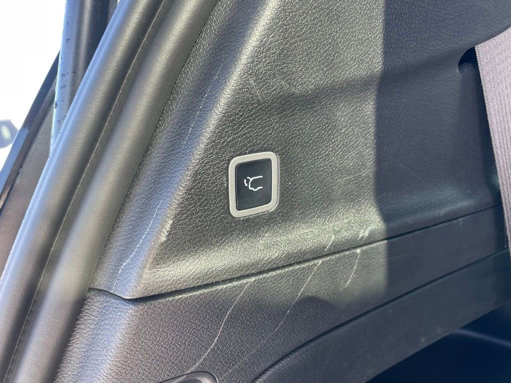 Used 2025 Chrysler Pacifica Limited image 35