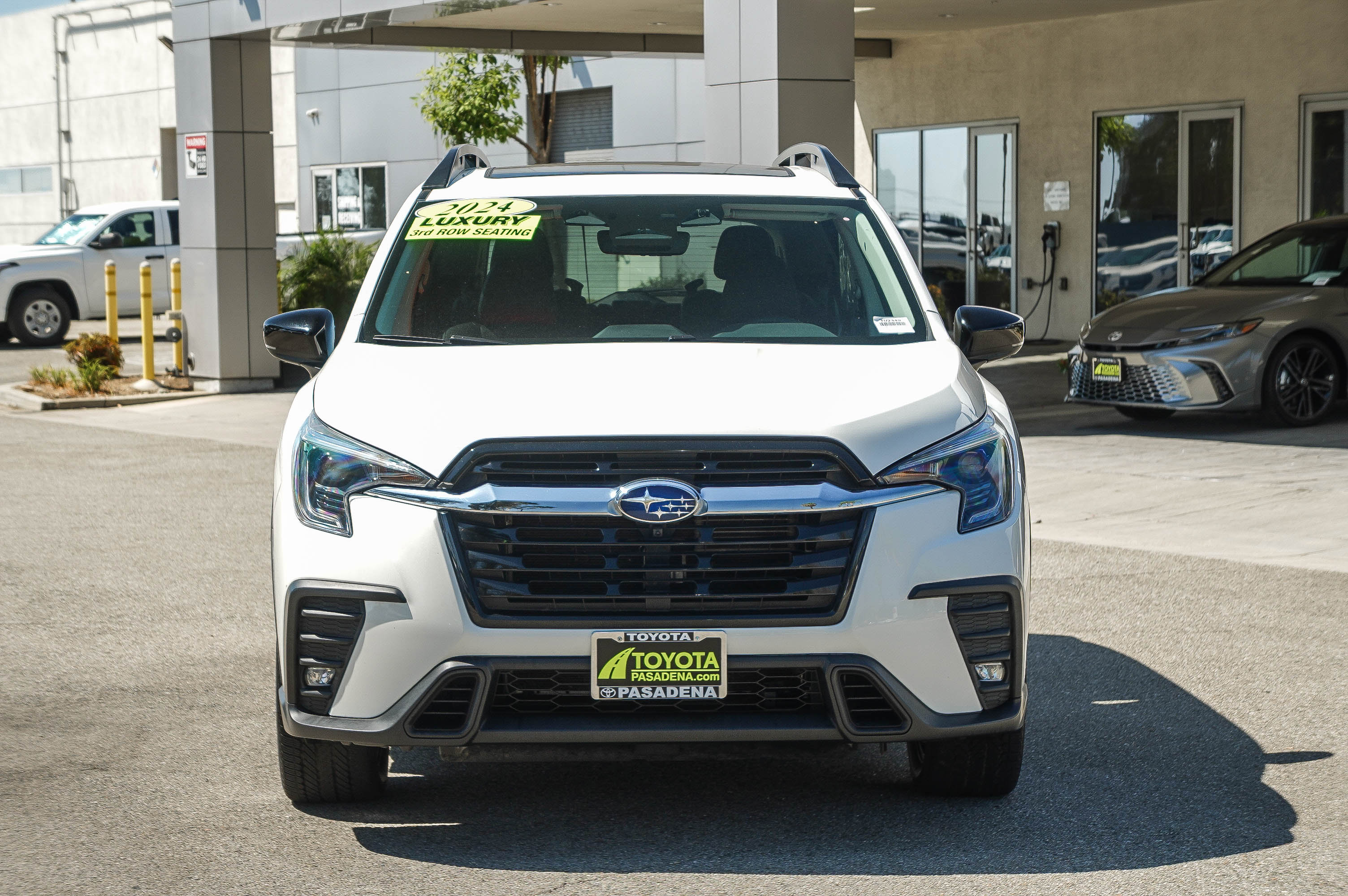 Used 2024 Subaru Ascent Limited w/ Technology Package AWD/4WD image 2