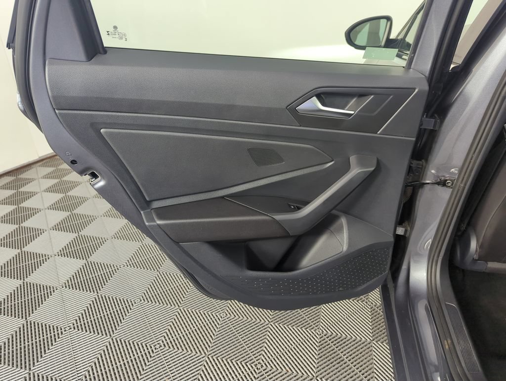 Used 2024 Volkswagen Jetta SE FWD image 28