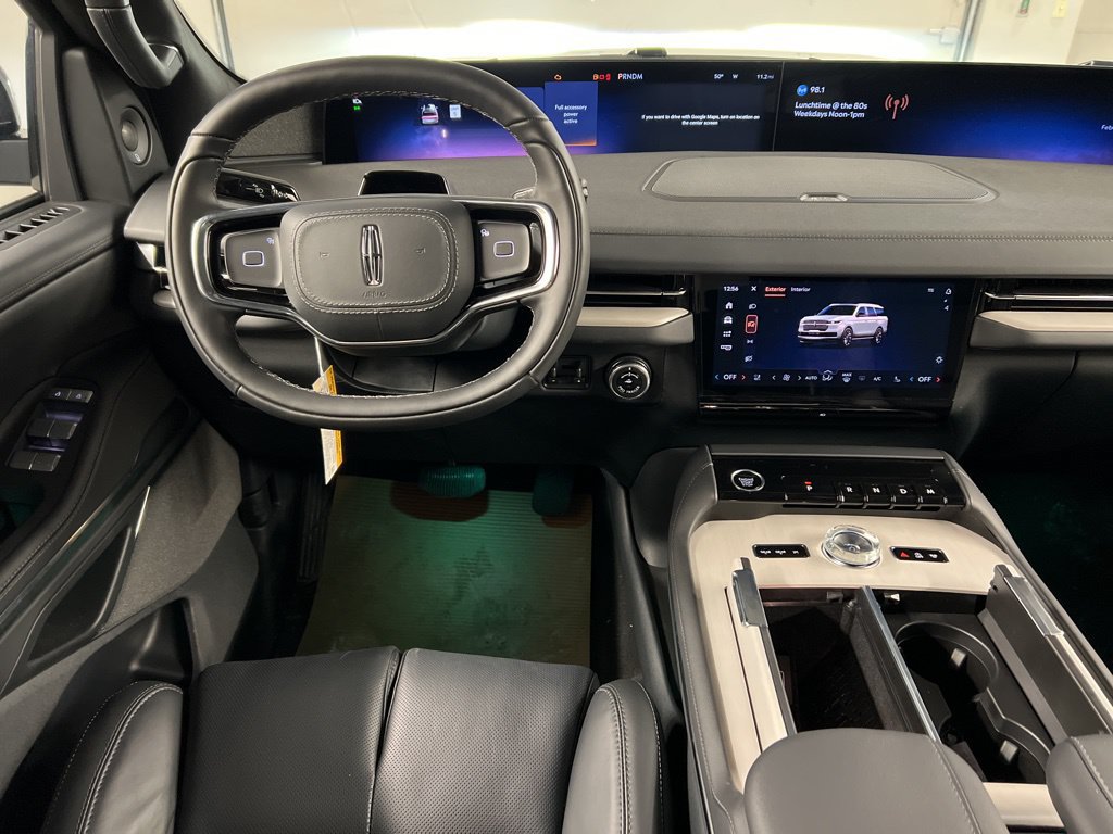 New 2026 Lincoln Navigator Reserve w/ Jet Appearance Package AWD/4WD image 8