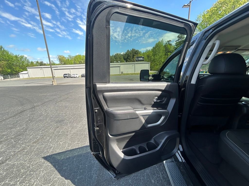 Used 2017 Nissan Titan PRO-4X image 17