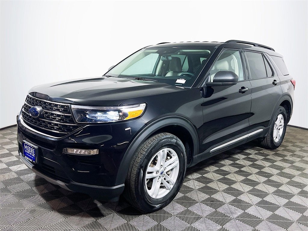 Used 2024 Ford Explorer XLT w/ Equipment Group 202A image 4