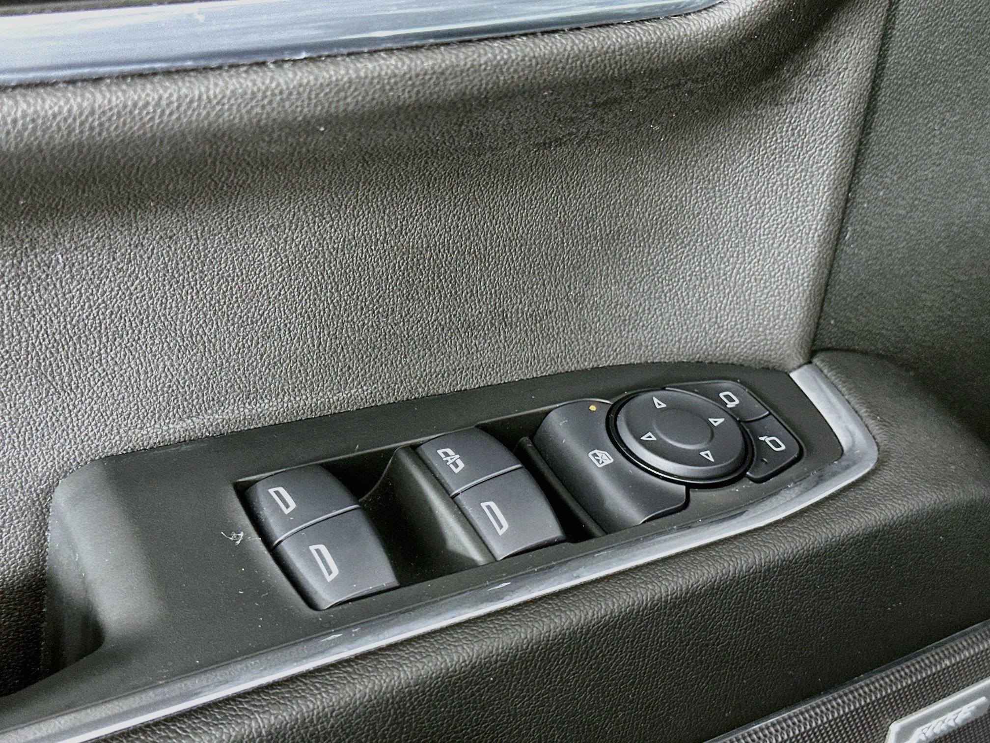 Used 2024 Chevrolet Silverado 1500 LT Trail Boss w/ Convenience Package II AWD/4WD image 15