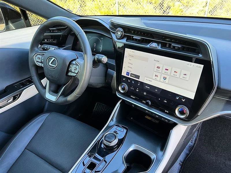 Used 2024 Lexus RZ 300e Premium w/ Accessory Package (Z1) image 19