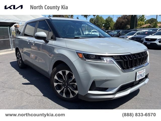 Used 2023 Kia Carnival EX image 1