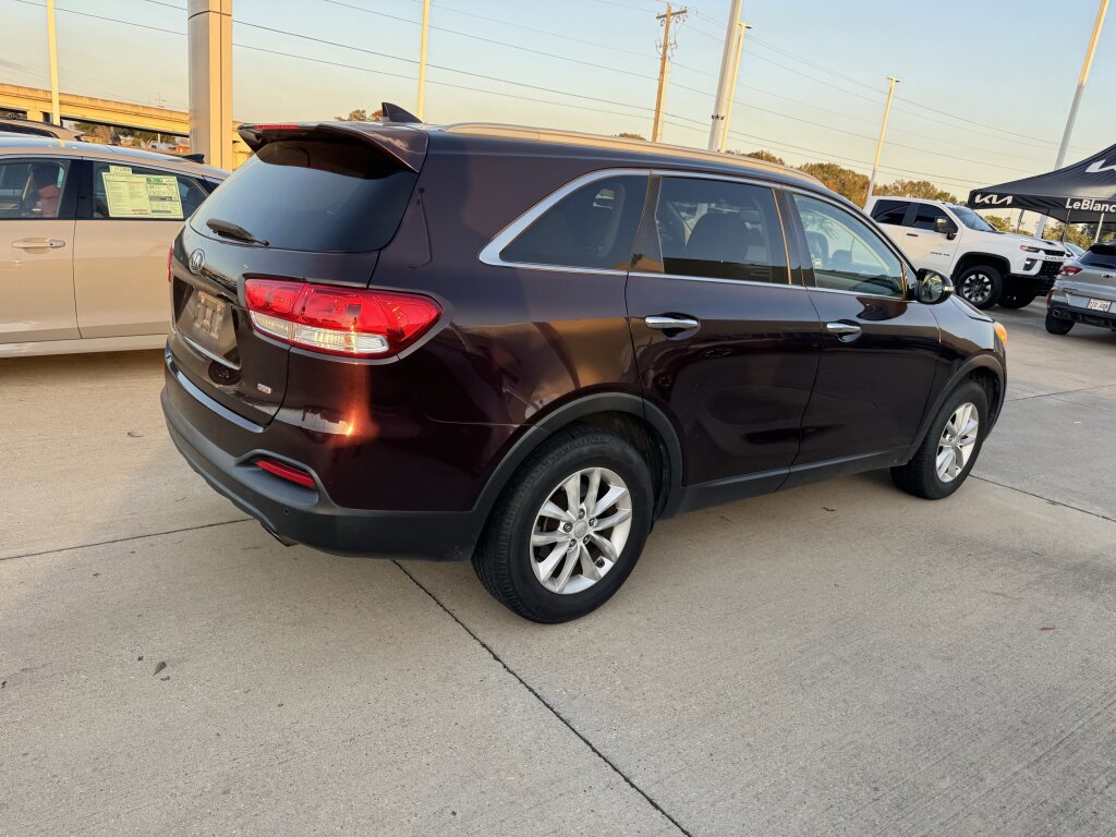 Used 2016 Kia Sorento LX w/ LX Convenience Package image 13
