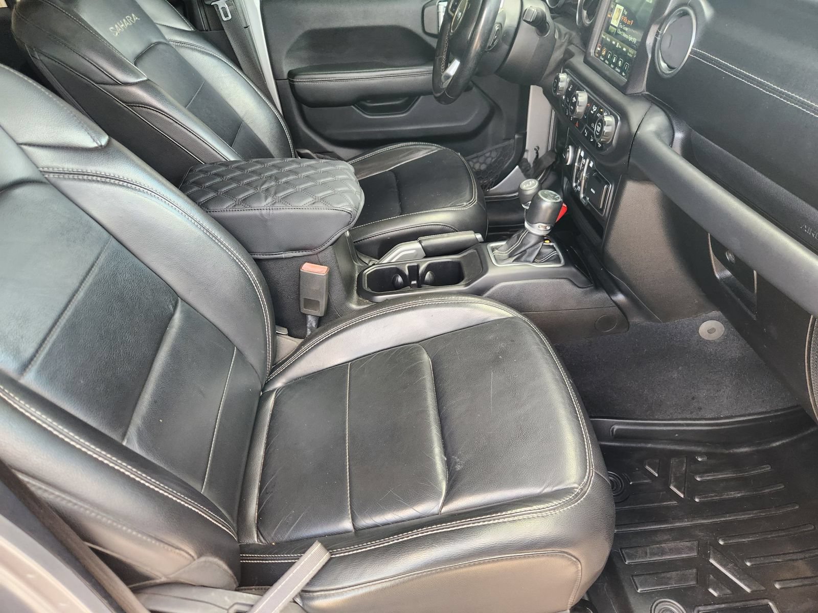 Used 2018 Jeep Wrangler Unlimited Sahara AWD/4WD image 14