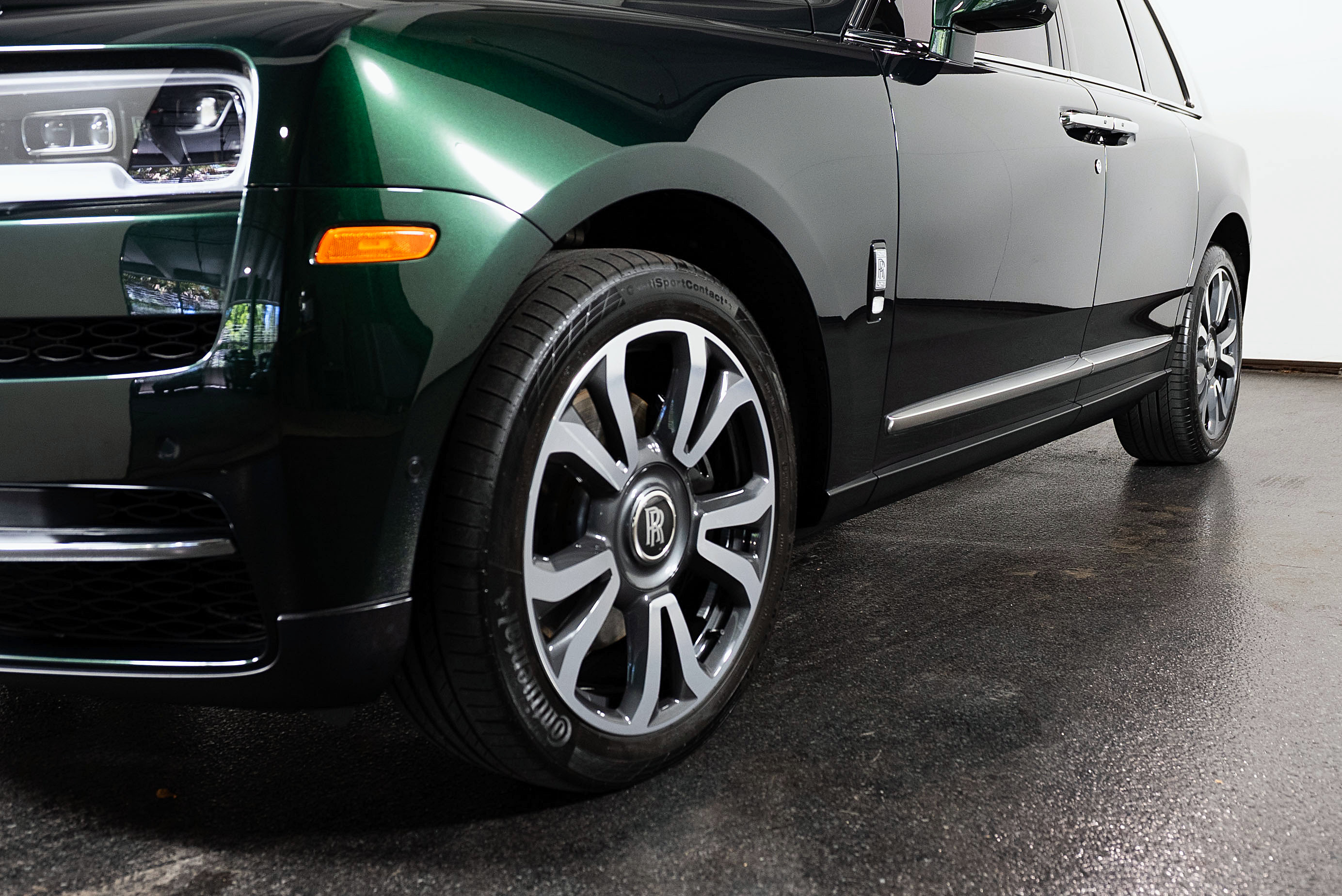 Used 2023 Rolls-Royce Cullinan w/ Cullinan Package AWD/4WD image 28