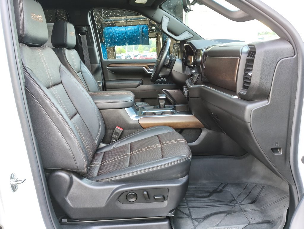 Used 2025 Chevrolet Silverado 1500 High Country AWD/4WD image 11