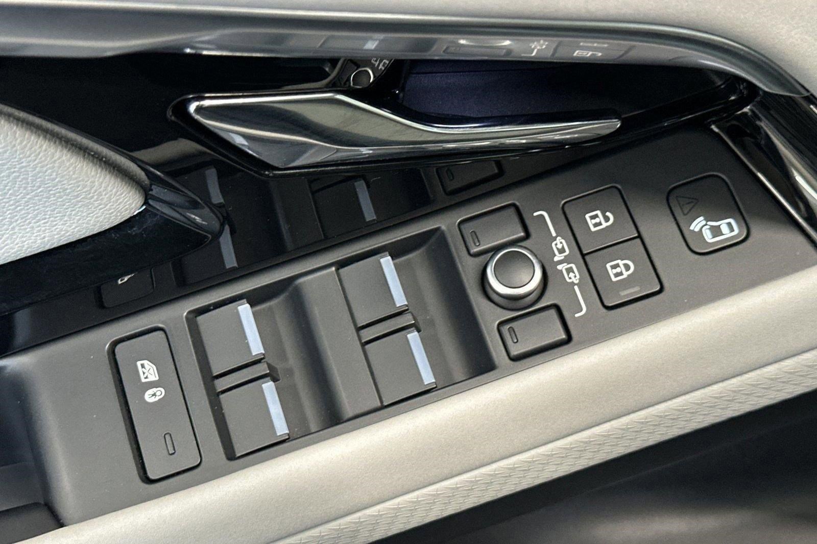 Used 2022 Land Rover Range Rover Evoque R-Dynamic S image 13