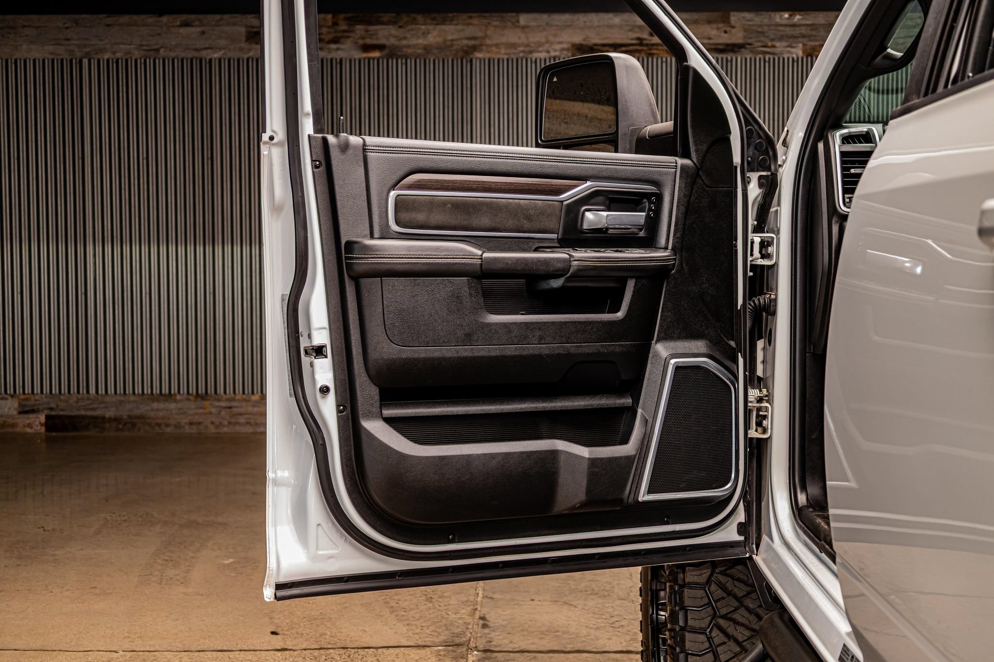 Used 2025 RAM 2500 Laramie w/ Night Edition AWD/4WD image 38