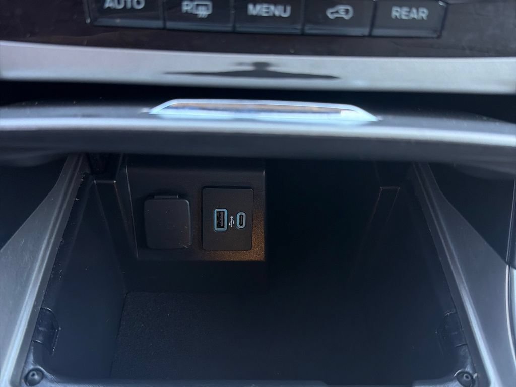 Used 2021 Ford Explorer XLT w/ Equipment Group 202A RWD image 21