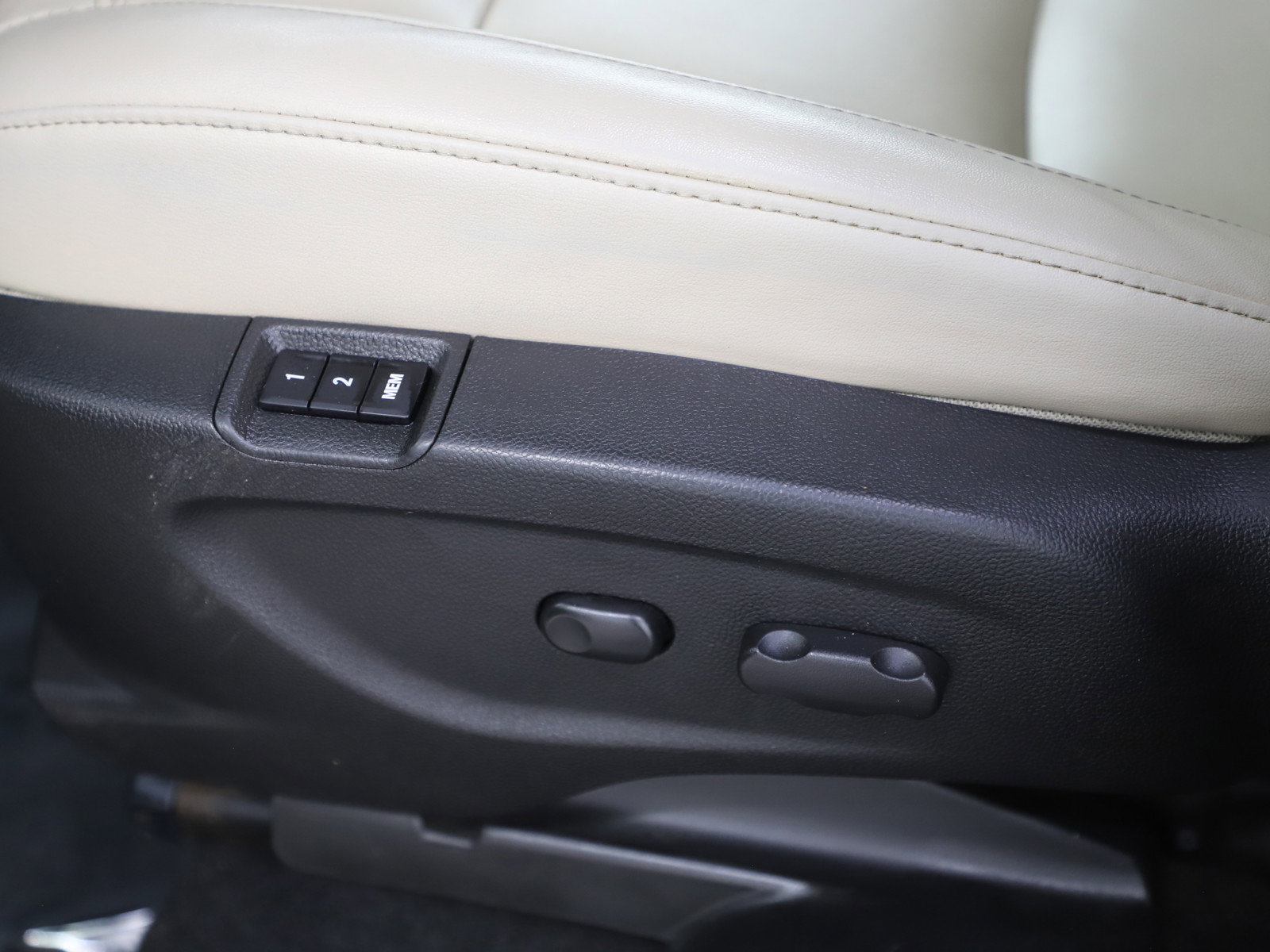 Used 2017 Buick Encore Premium image 27