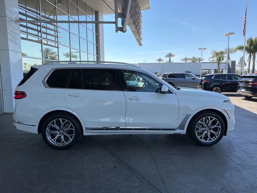 Used 2024 BMW X7 xDrive40i w/ Premium Package image 3