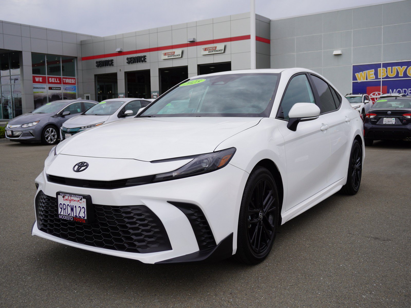 Used 2025 Toyota Camry SE w/ Multimedia Upgrade Package FWD image 7