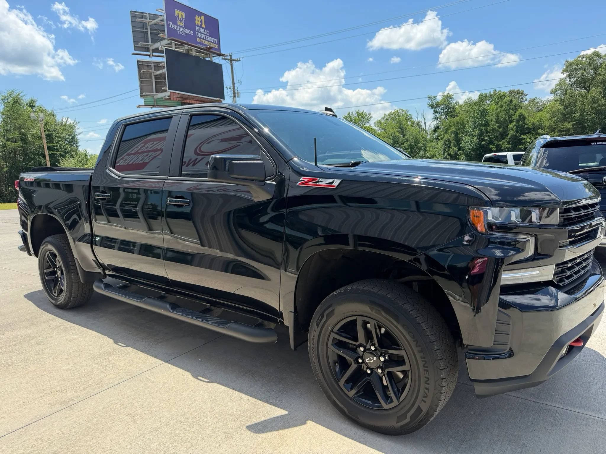 Used 2020 Chevrolet Silverado 1500 LT Trail Boss w/ Midnight Edition AWD/4WD image 35