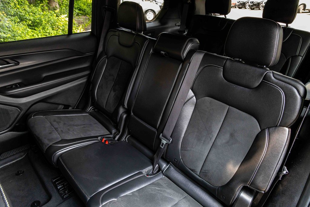 Used 2023 Jeep Grand Cherokee L Laredo image 21