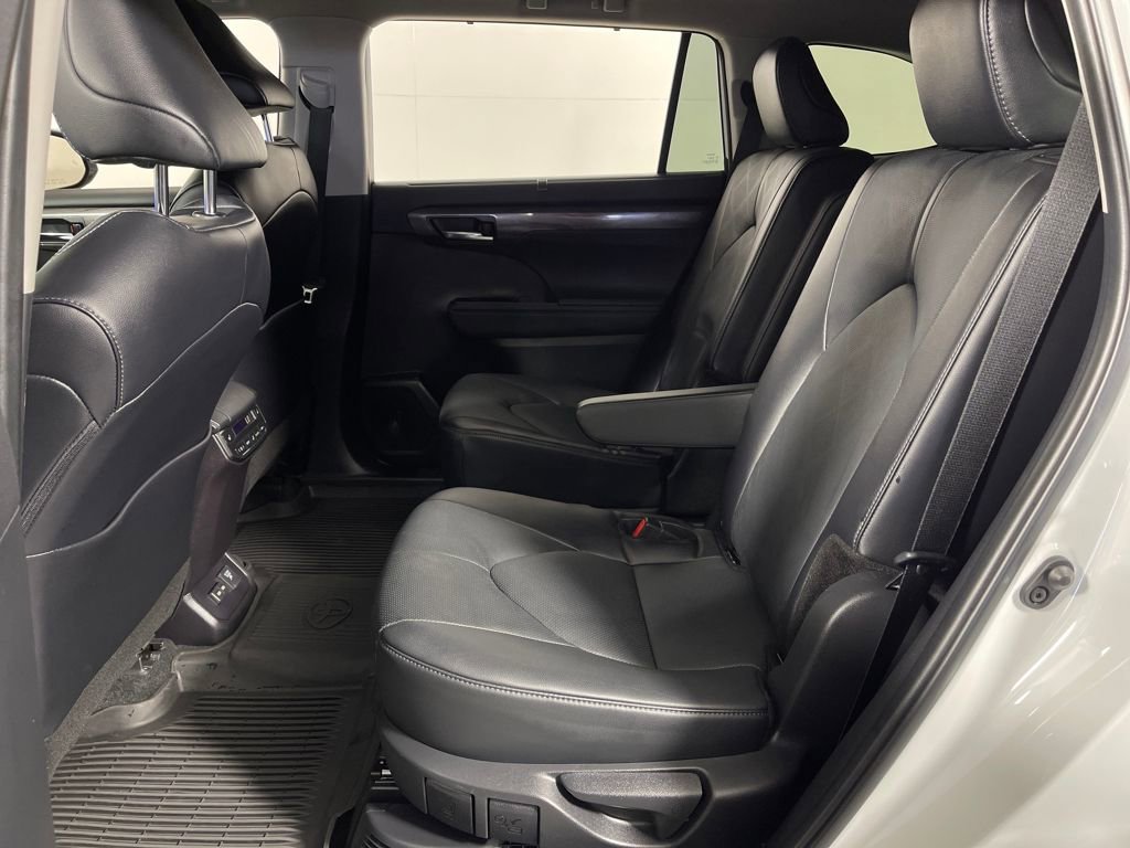 Used 2024 Toyota Highlander Platinum AWD/4WD image 13